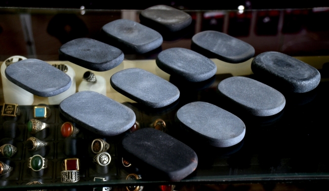 "Siyah inci" ustasının ellerinde şekilleniyor